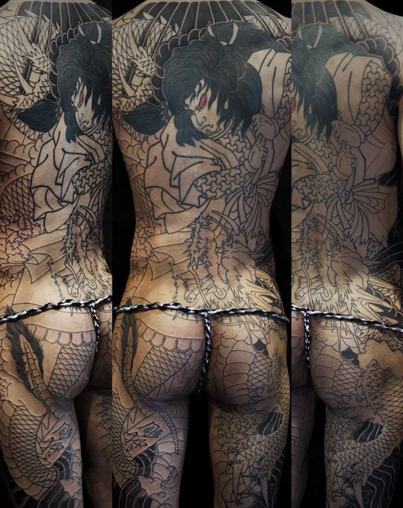 云龙九郎纹身图片_背部臀部老传统纹身图案