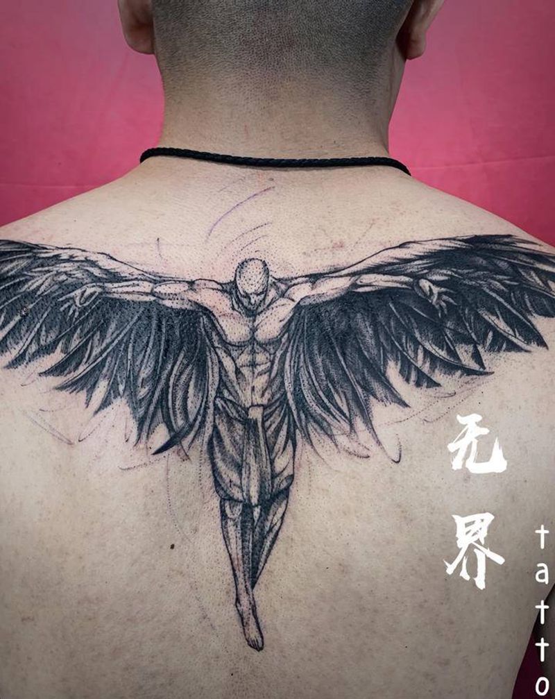天使纹身图片_背部肩部欧美写实点刺翅膀天使后肩纹身图案