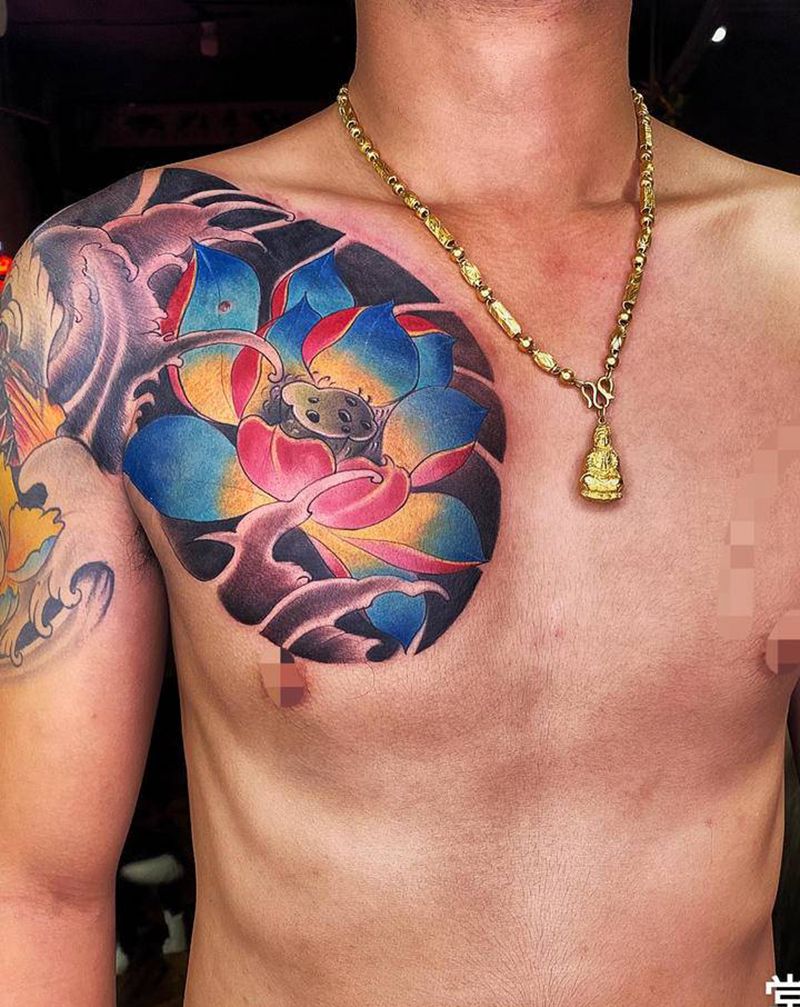 荷花纹身图片_胸部纹身图案