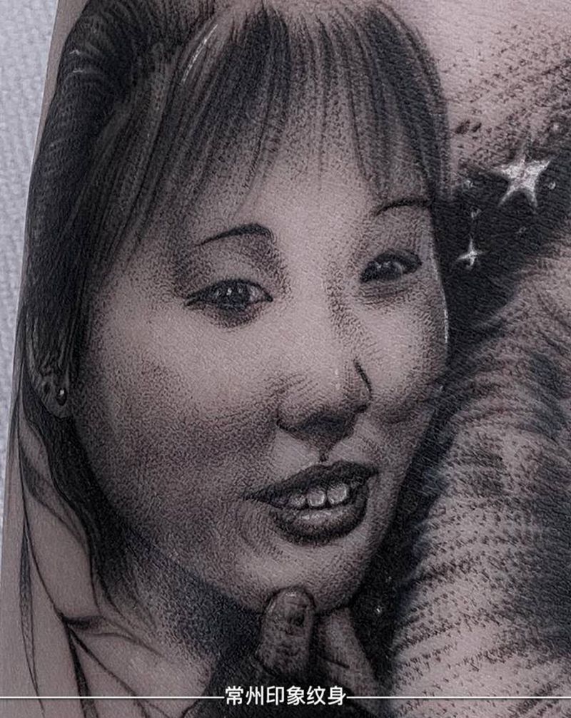 纪念纹身图片_手部欧美写实纹身图案