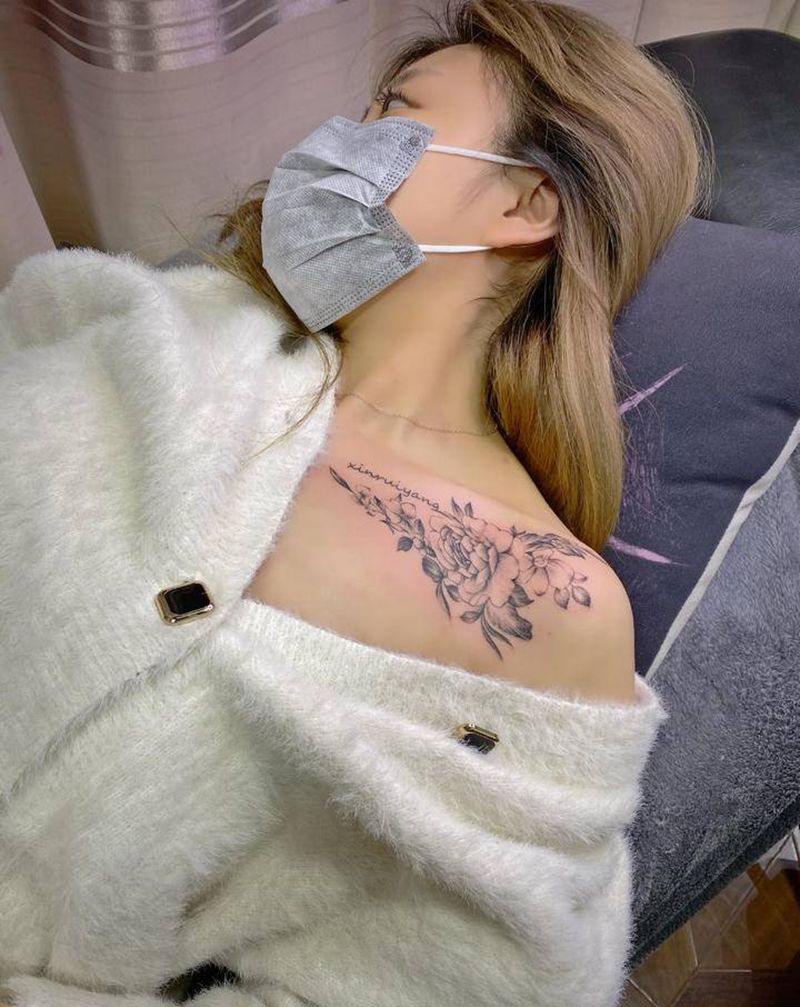 素花纹身图片_肩部纹身图案