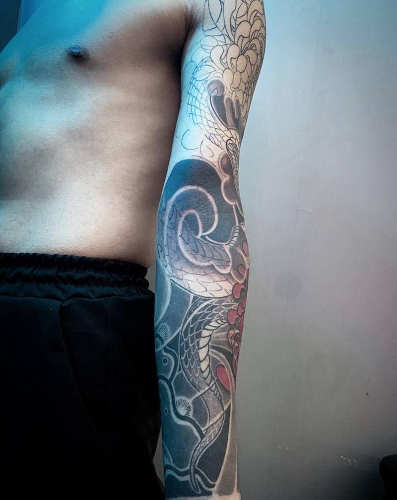 花臂蛇纹身图片_手臂老传统纹身图案