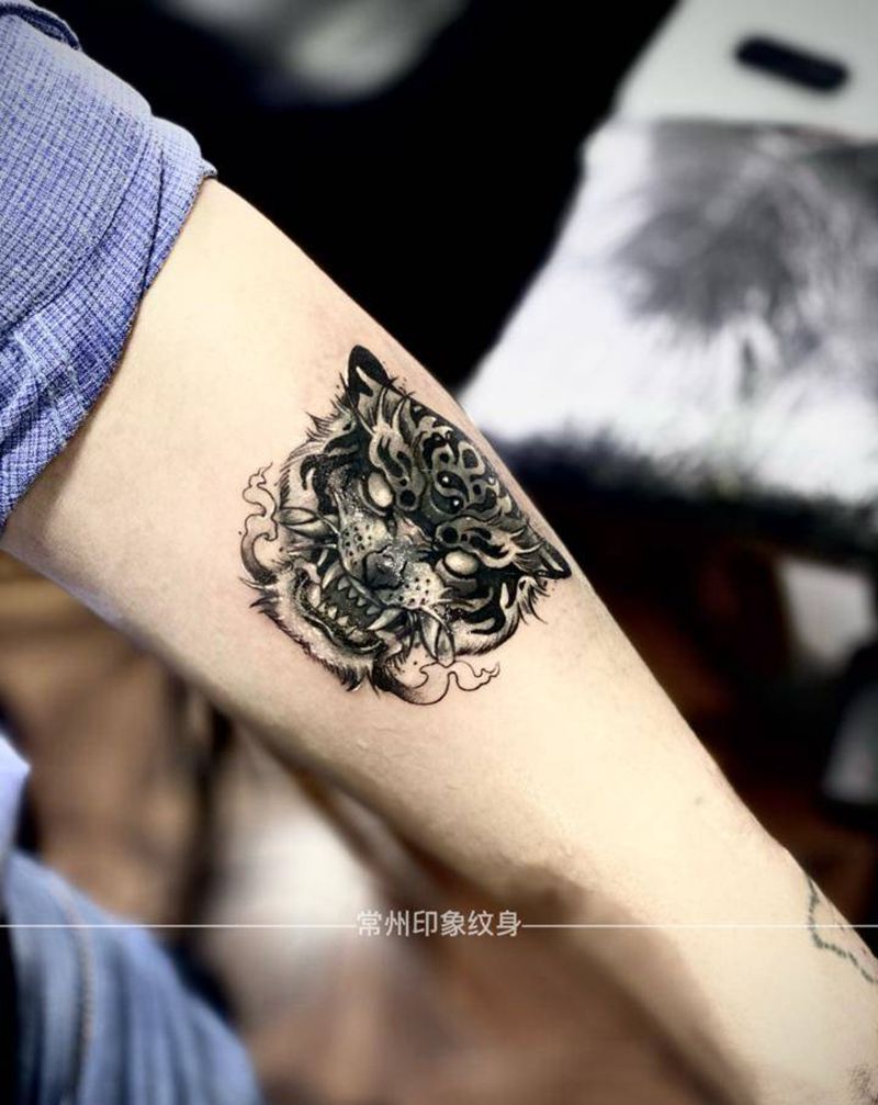 虎纹身图片_手臂欧美写实纹身图案