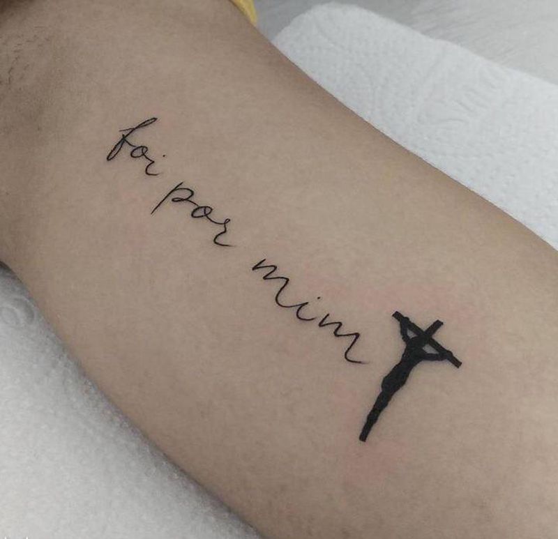 十字架纹身图片_手臂纹身图案