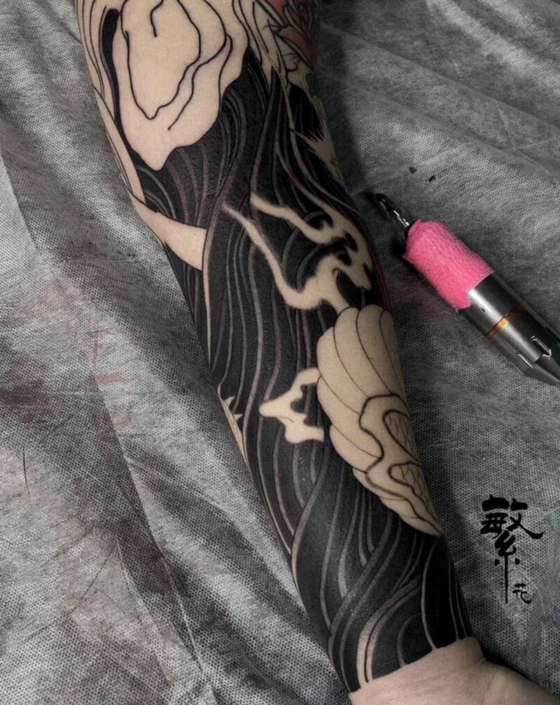 龙花臂纹身图片_手臂新传统老传统纹身图案