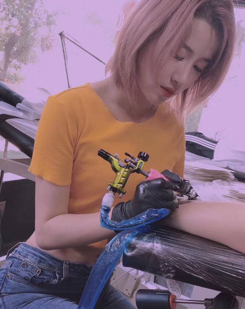 繁花日常工作照纹身图片_手臂新传统老传统纹身图案