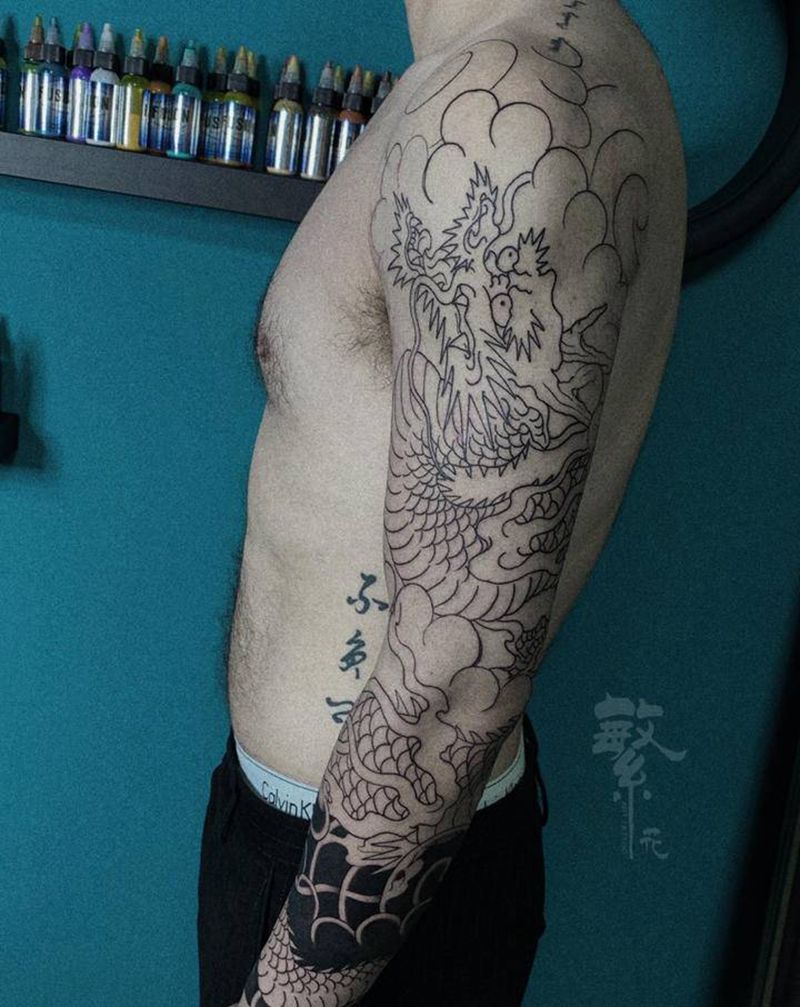 老传统龙纹身图片_手臂老传统纹身图案