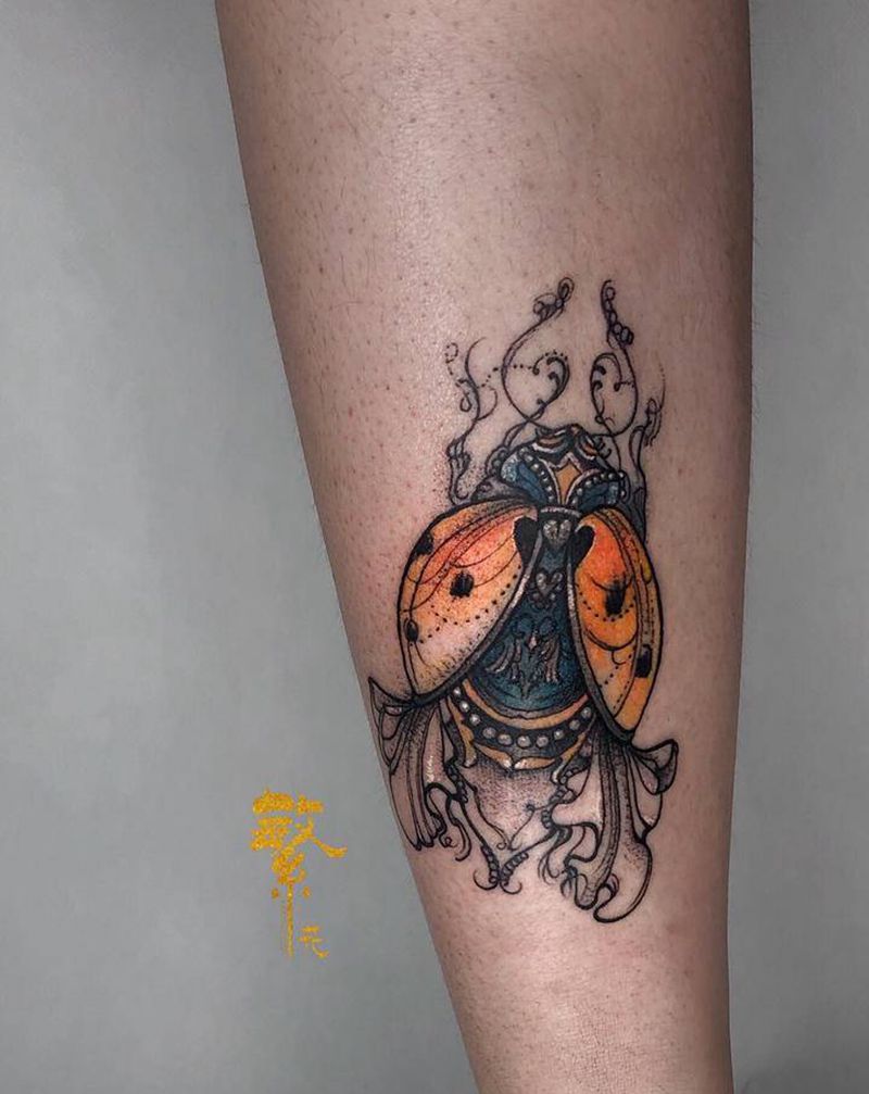 圣甲虫纹身图片_腿部New School昆虫纹身图案