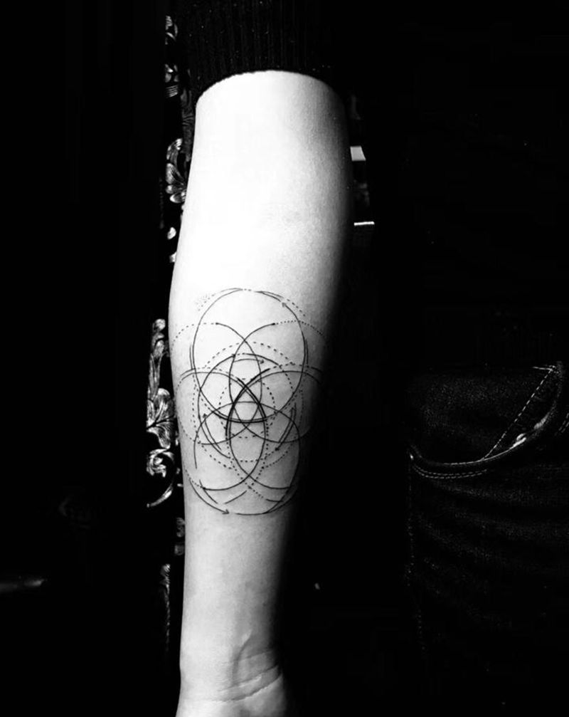 线条点刺纹身图片_手臂点刺几何纹身图案