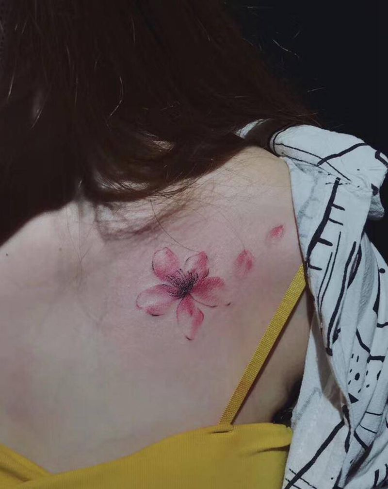 花纹身图片_肩部纹身图案