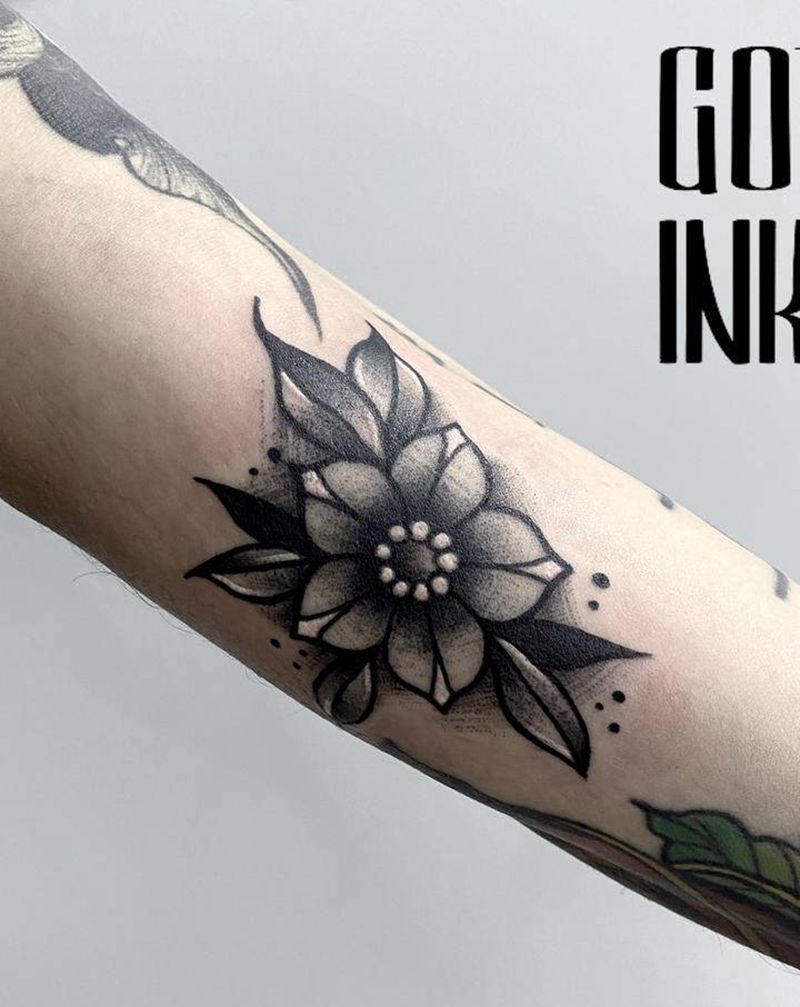 school小花填空纹身图片_手臂Old School纹身图案