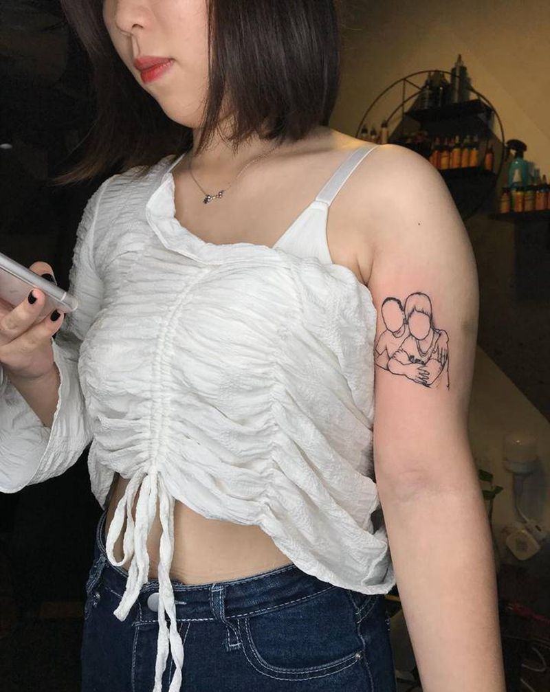 一家人纹身图片_手臂是谁的心纹身图案