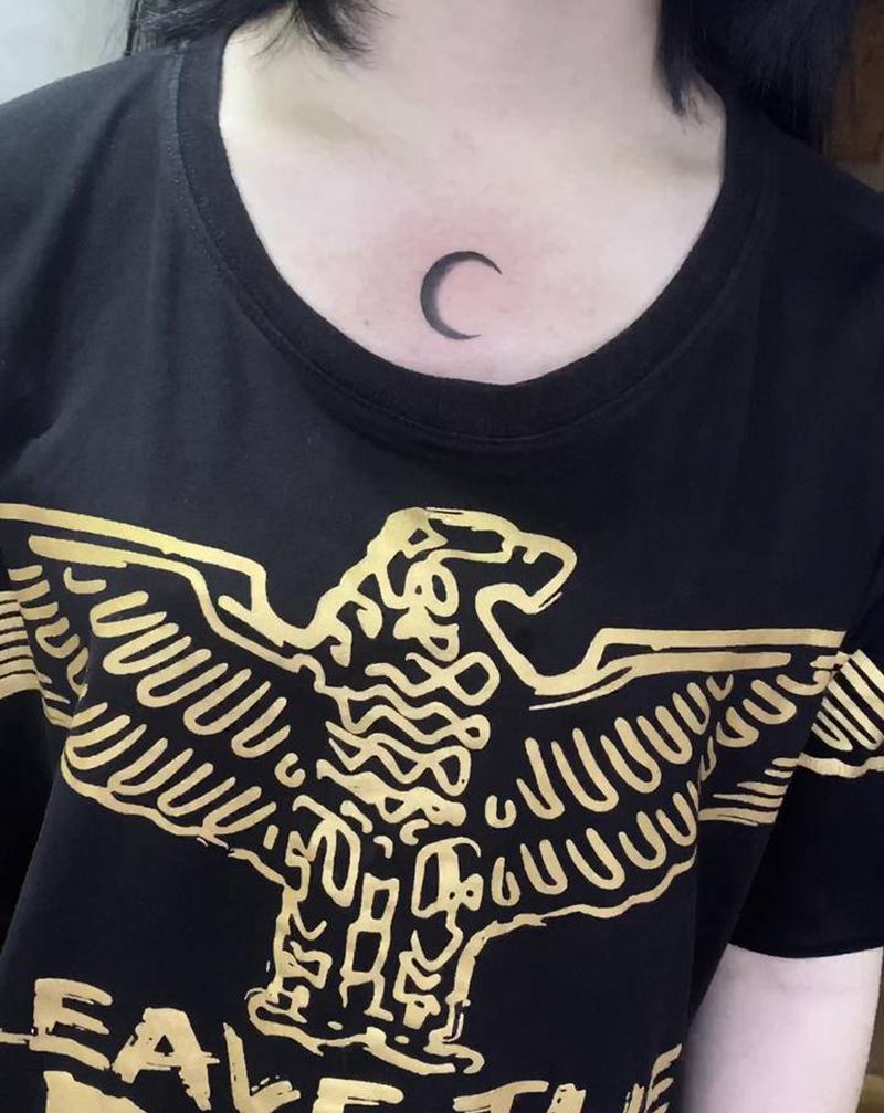 包青天纹身图片_胸部纹身图案