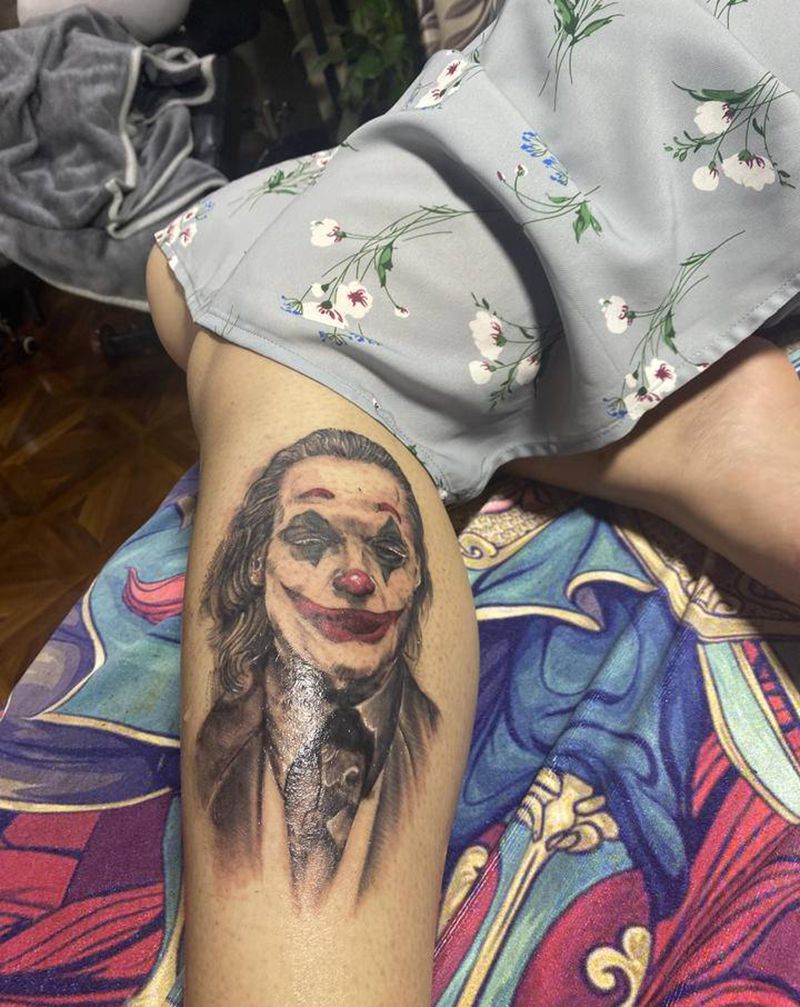 小丑纹身图片_腿部纹身图案