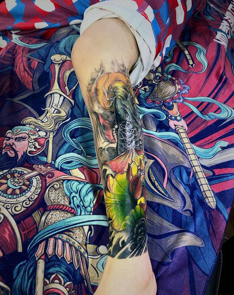 鱼纹身图片_腿部新传统纹身图案