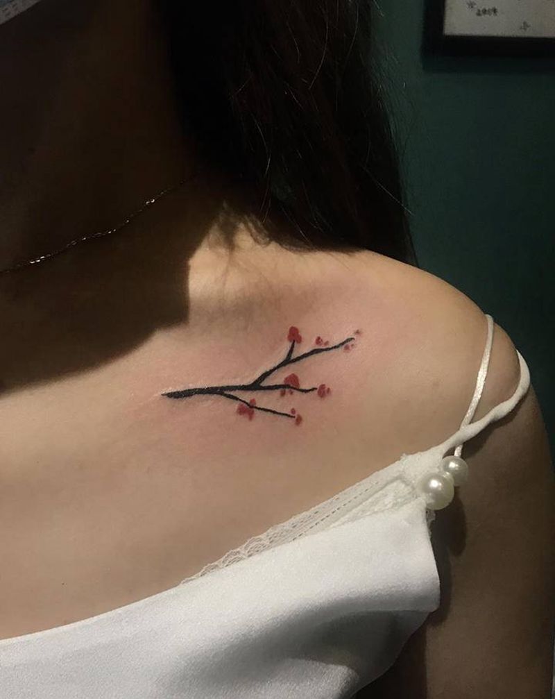 小清新花纹身图片_颈部纹身图案