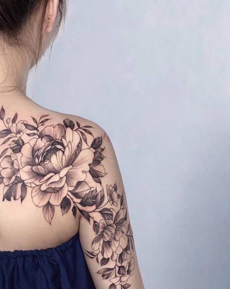 素花纹身图片_背部肩部素花纹身图案