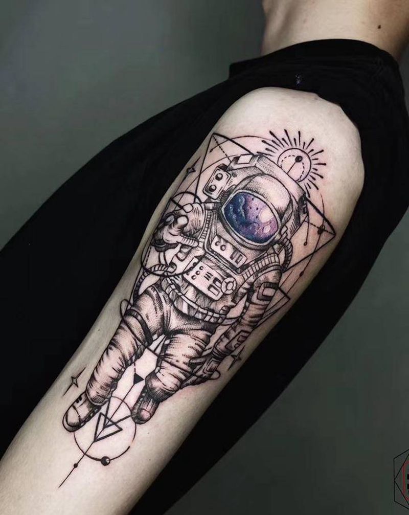 宇航员纹身图片_手臂手部宇航员纹身图案