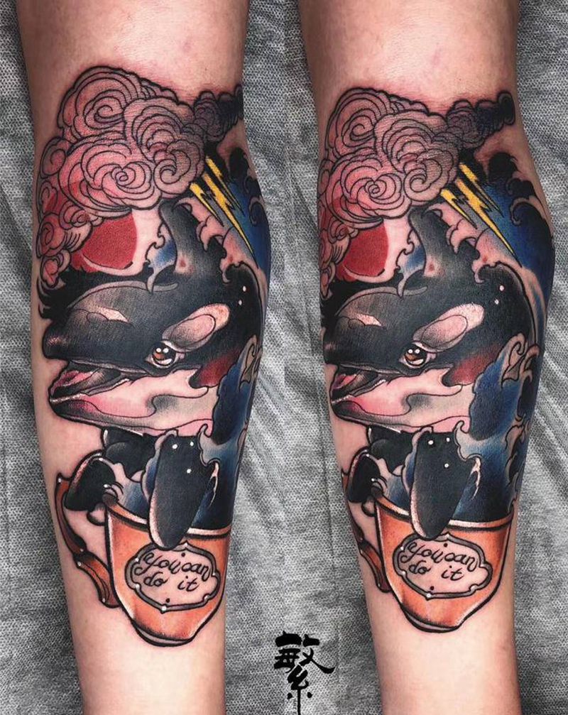 海豚纹身图片_手部手臂海豚杯子白云纹身图案