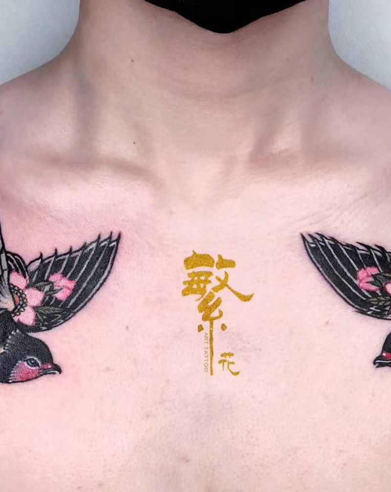 燕纹身图片_胸部燕子纹身图案