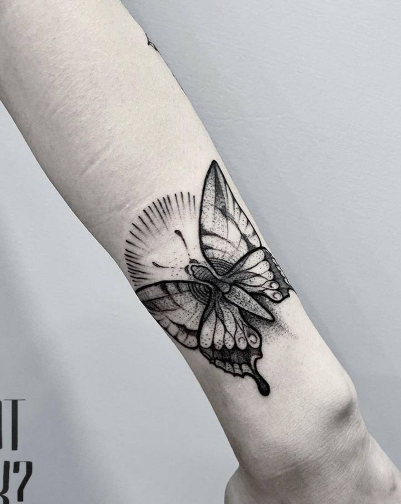 遮盖 蝴蝶纹身图片_手臂点刺纹身图案