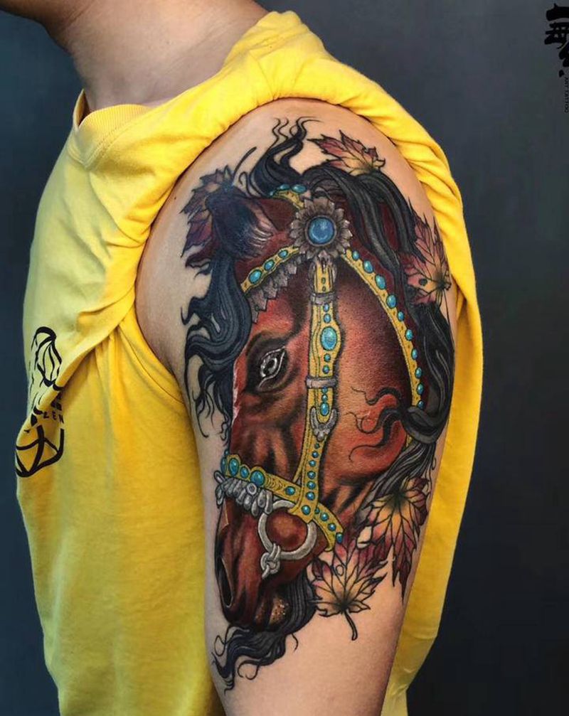 一马当先纹身图片_手臂马纹身图案