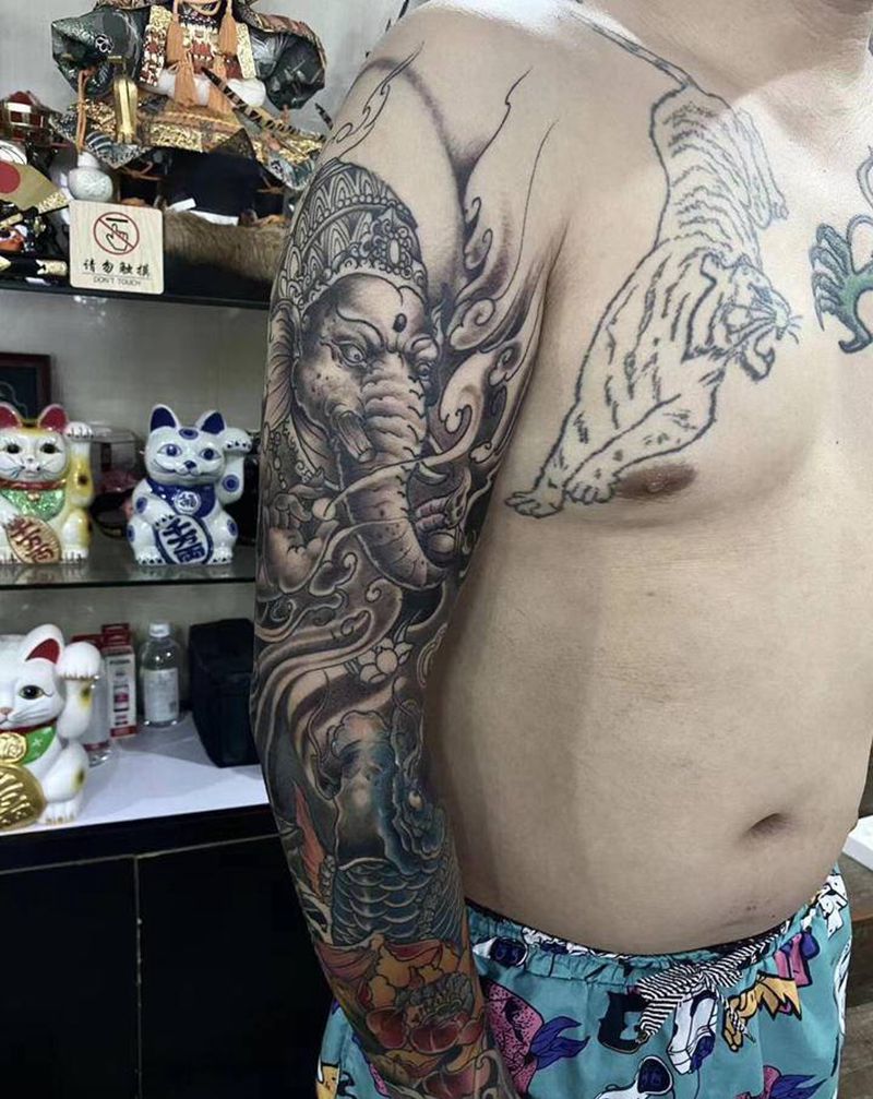 象鱼纹身图片_新传统纹身图案