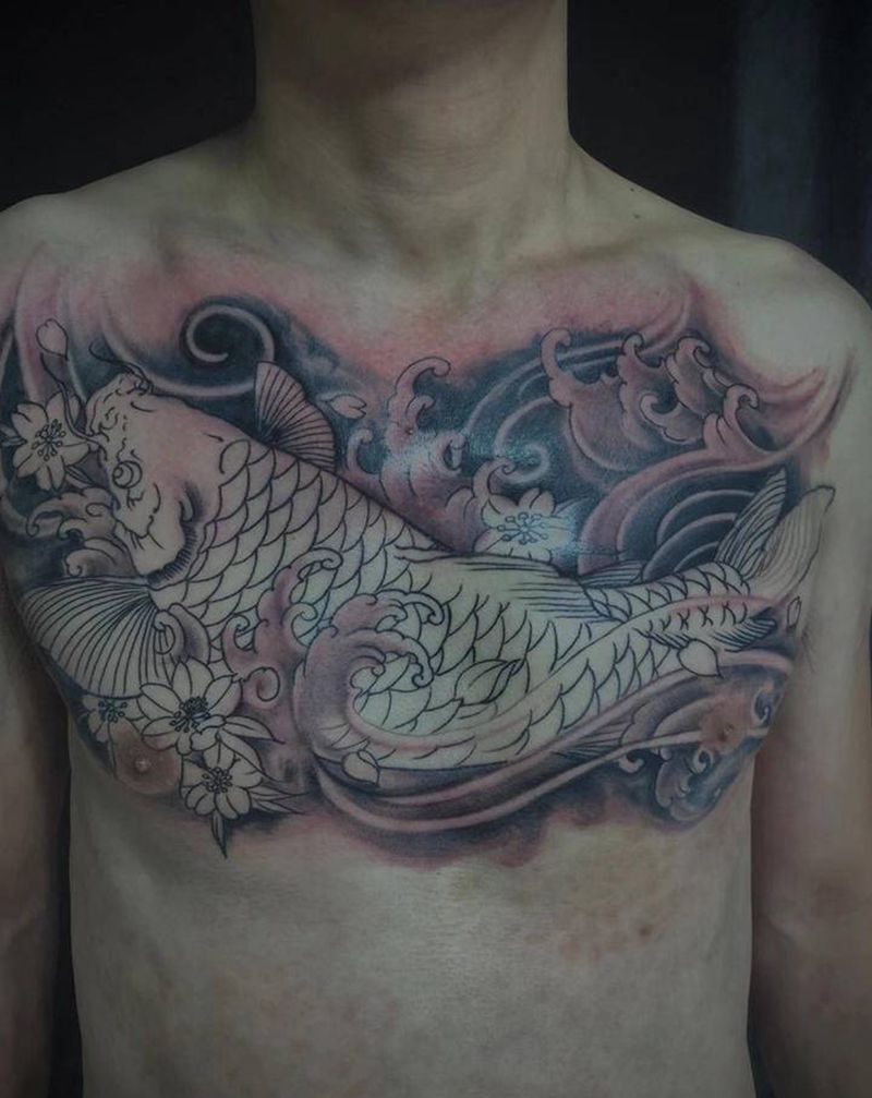鲤鱼纹身图片_胸部纹身图案