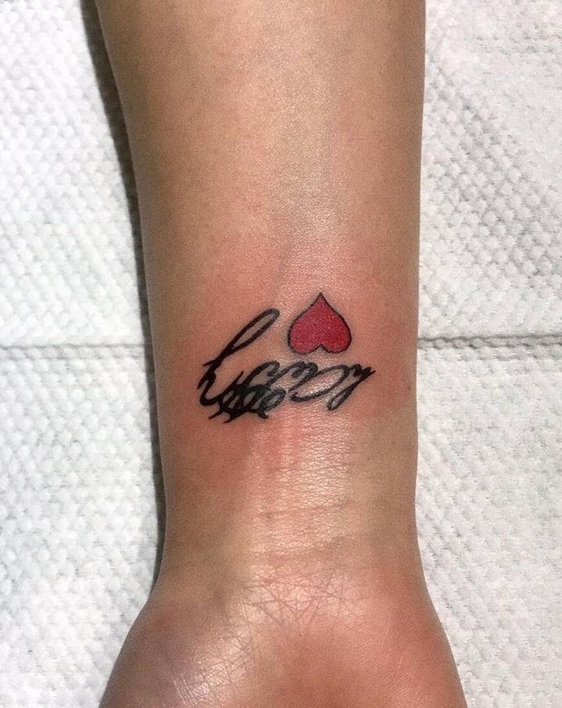 小清新英文字母爱心纹身图片_手臂纹身图案