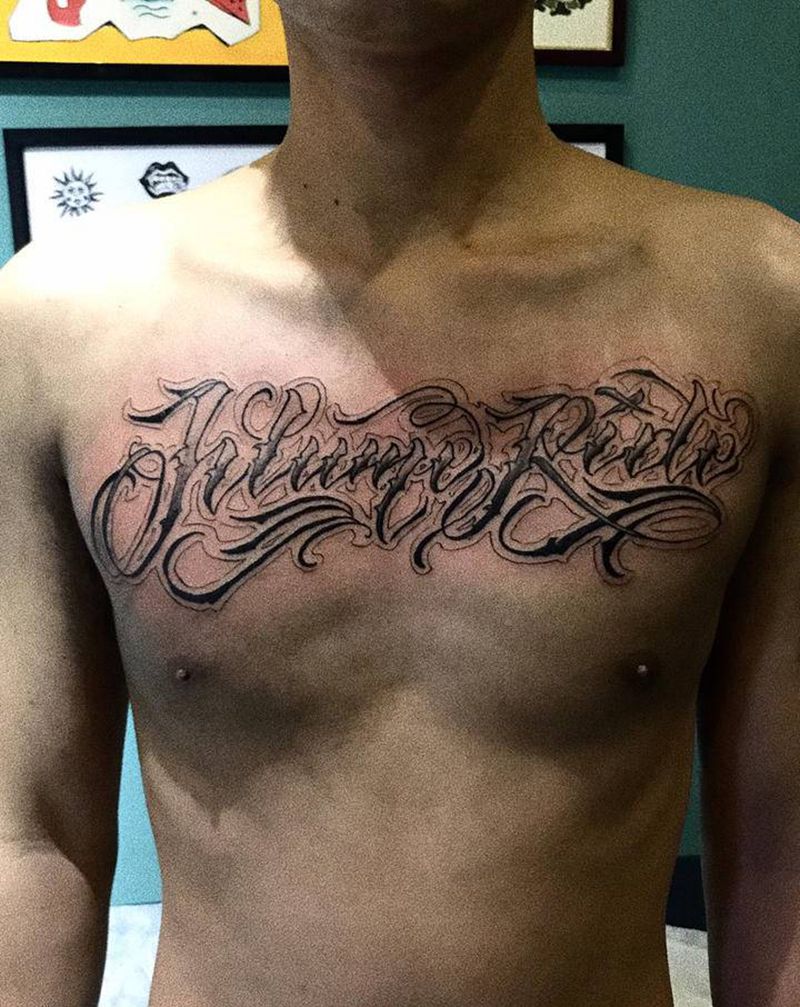 胸口花体纹身图片_胸部纹身图案