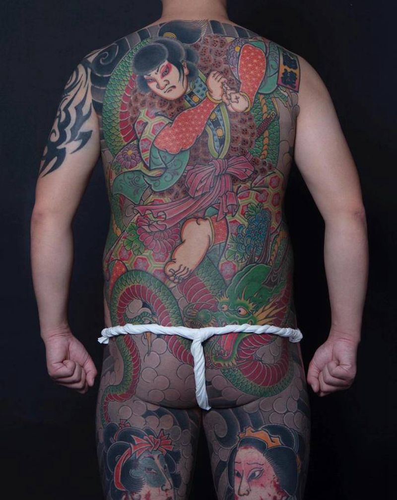 云龙九郎纹身图片_背部老传统纹身图案