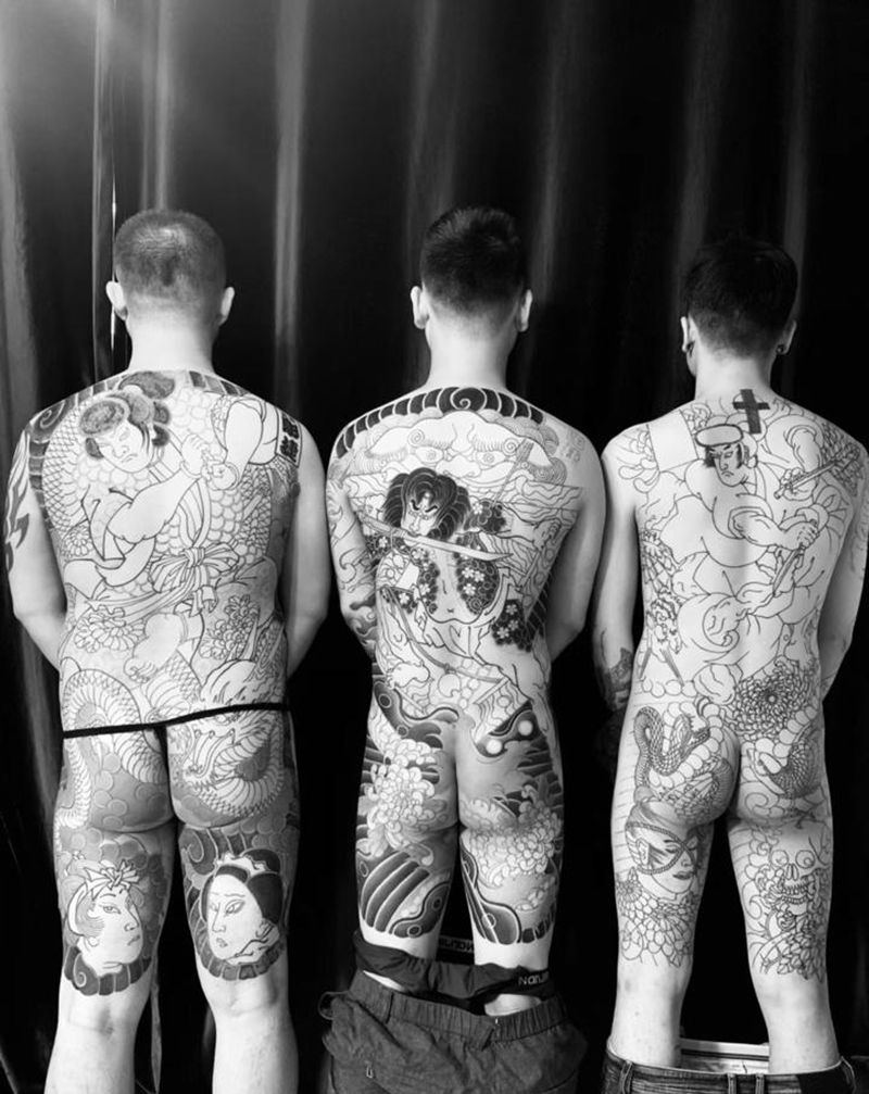 满背到大腿纹身图片_背部老传统纹身图案