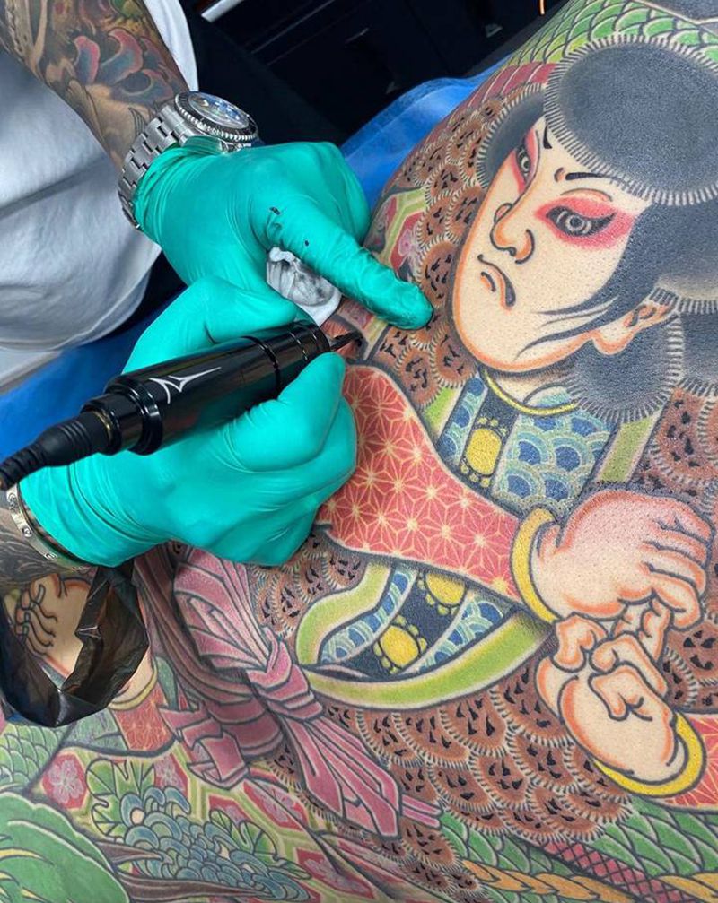 云龙九郎纹身图片_背部老传统纹身图案