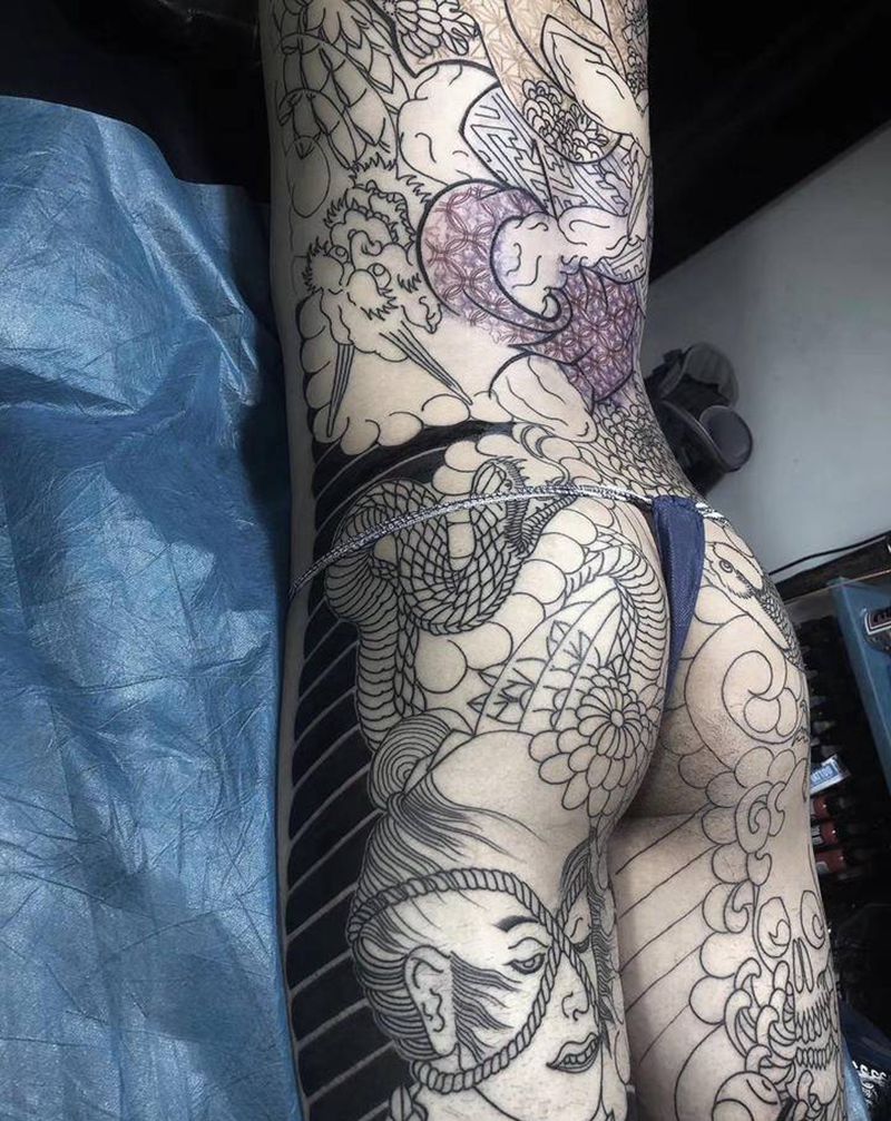 白菊丸纹身图片_背部老传统纹身图案