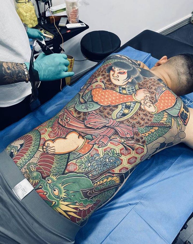 云龙九郎纹身图片_背部老传统纹身图案