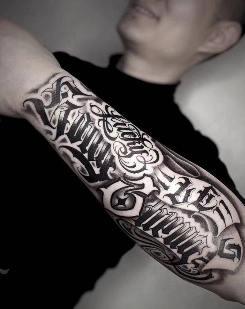 花体字纹身图片_手臂花体字纹身图案