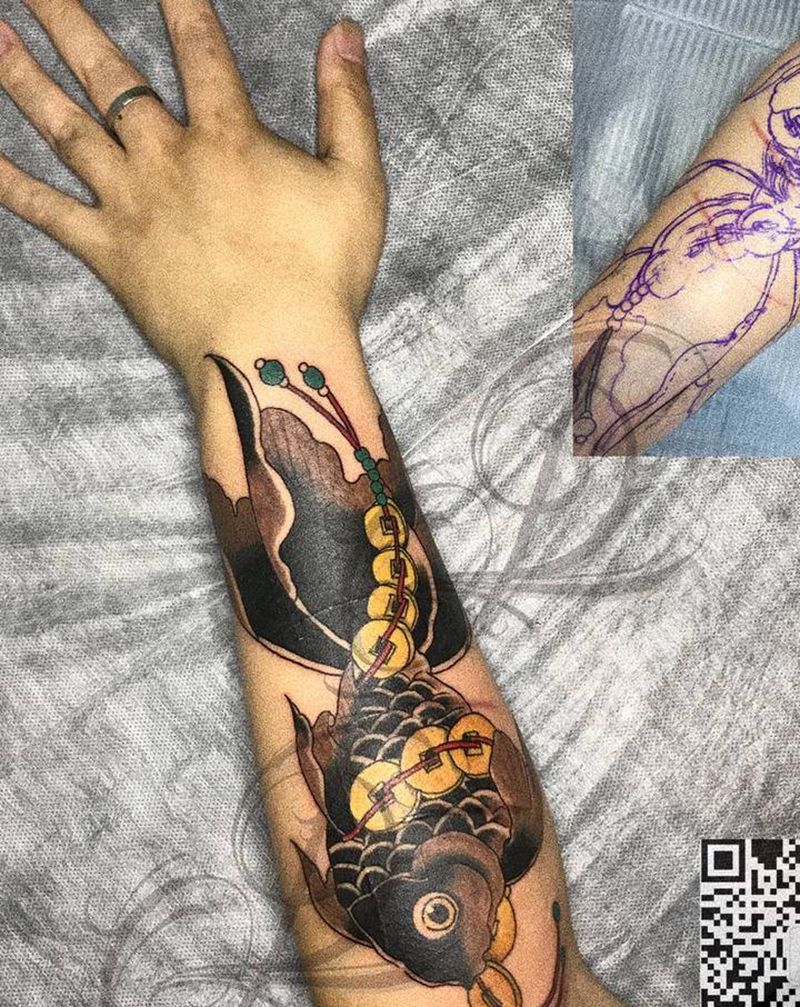 锦鲤遮盖疤痕纹身图片_手臂老传统纹身图案