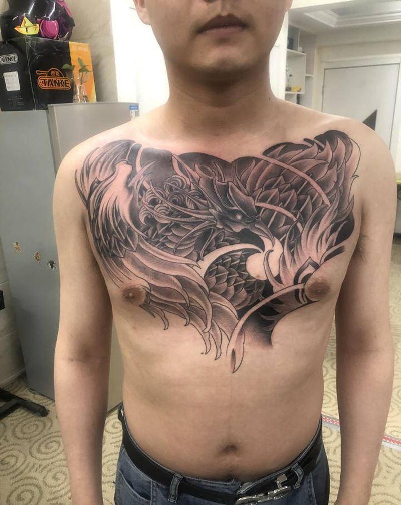花胸凤凰纹身图片_胸部新传统纹身图案