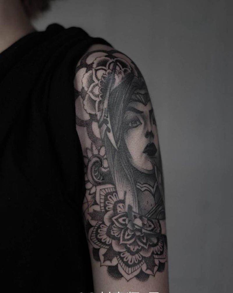 女神纹身图片_手部脚部点刺水彩纹身图案