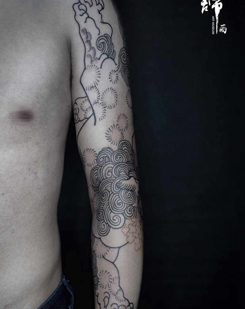 花臂唐狮纹身图片_手臂手部老传统新传统纹身图案