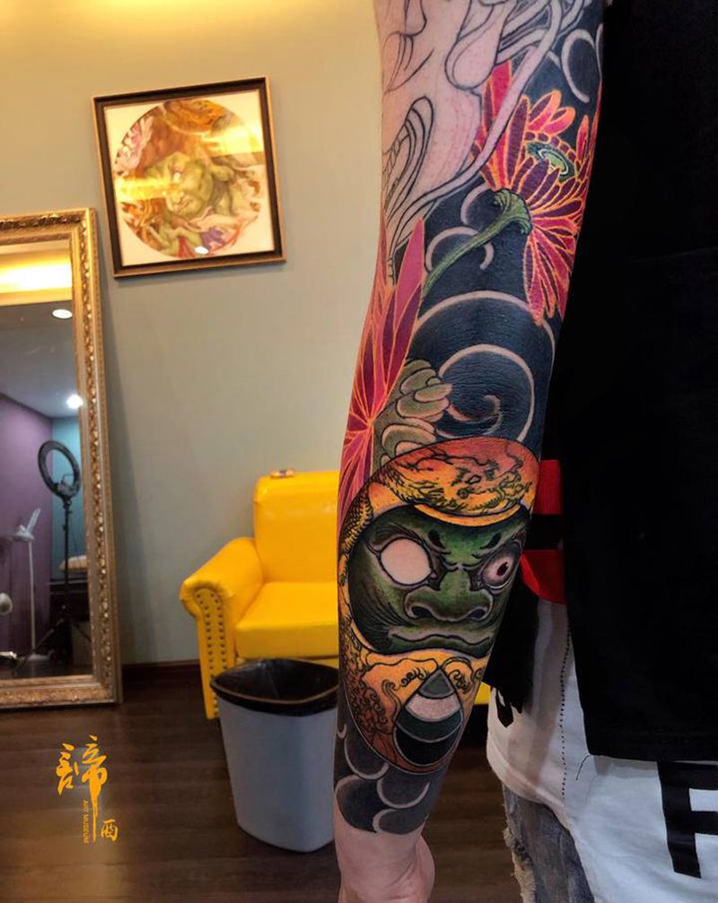 花臂局部达摩蛋纹身图片_手臂老传统新传统纹身图案