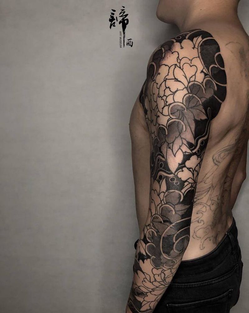 老传统牡丹花纹身图片_手臂老传统纹身图案