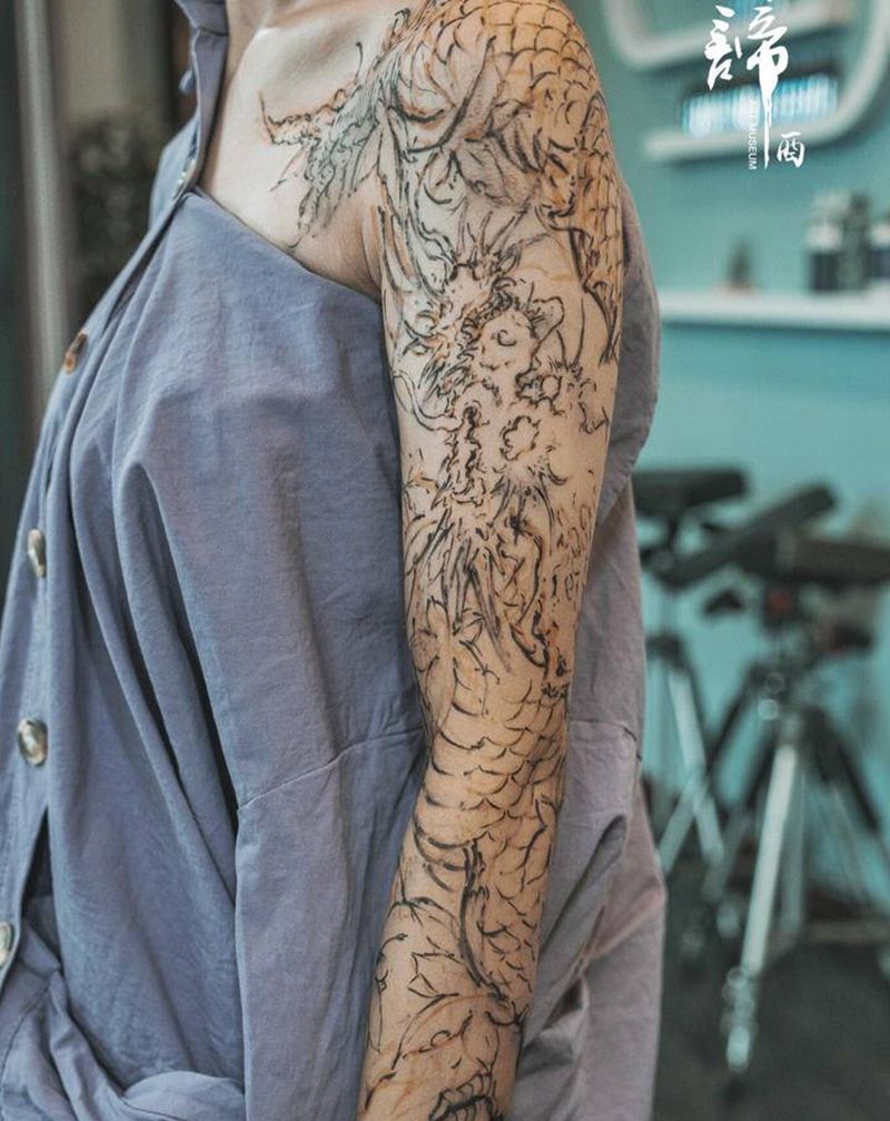 新传统龙纹身图片_手臂新传统纹身图案
