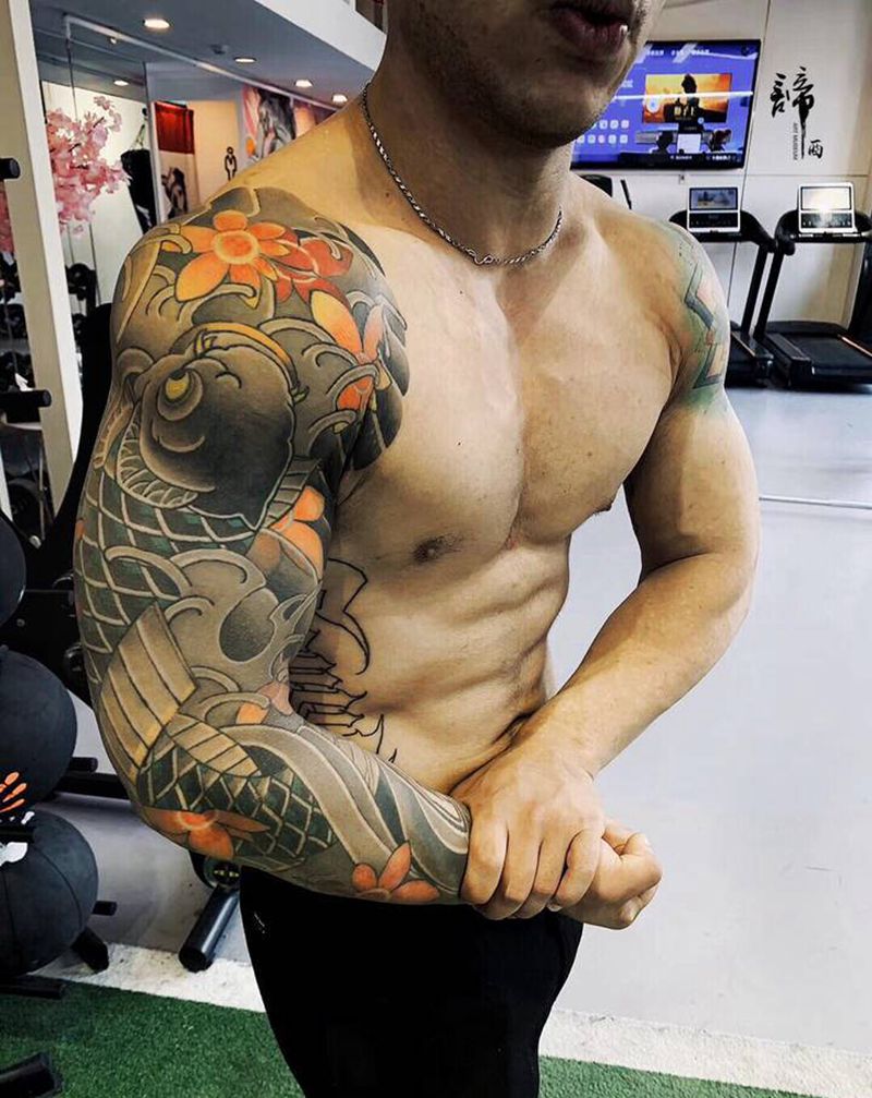 鲤鱼纹身图片_手臂老传统纹身图案