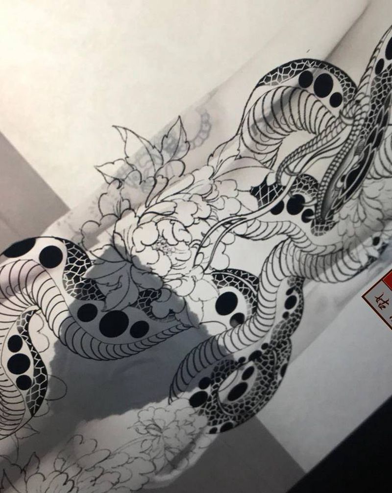 满背蛇纹身图片_背部老传统纹身图案