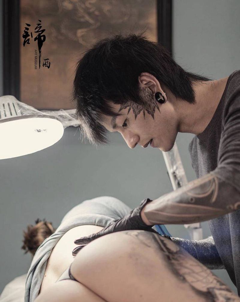 龙纹身图片_手臂新传统纹身图案