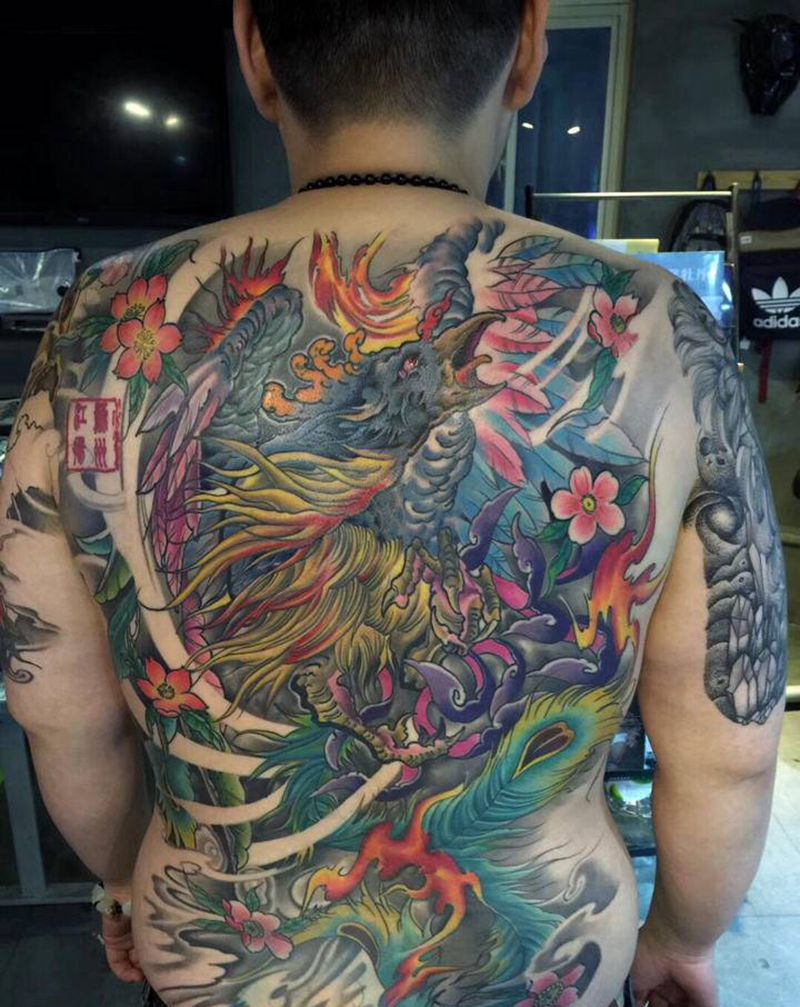 满背凤凰（2017年作品）纹身图片_手臂背部老传统新传统纹身图案