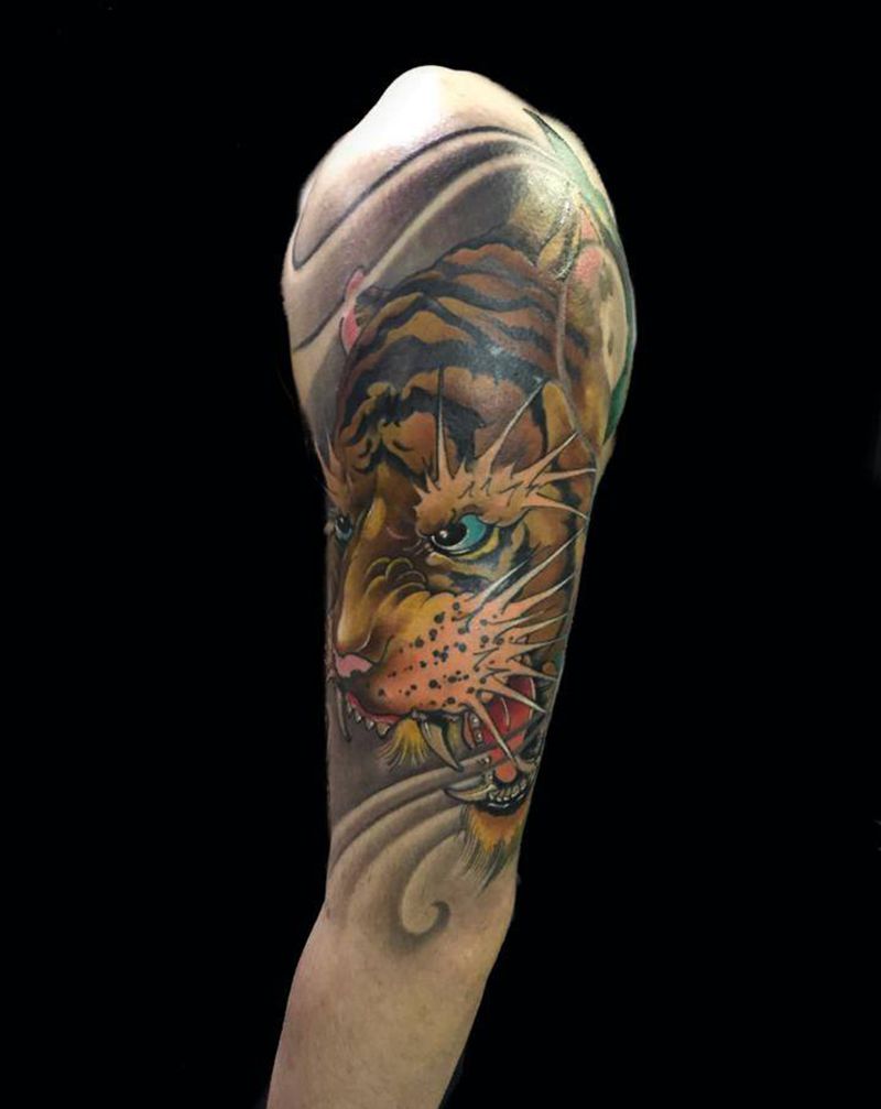 大臂老虎纹身图片_手臂手部老传统新传统纹身图案