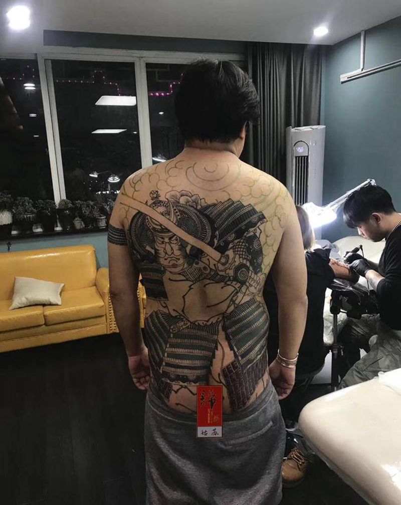 满背武士纹身图片_背部老传统纹身图案