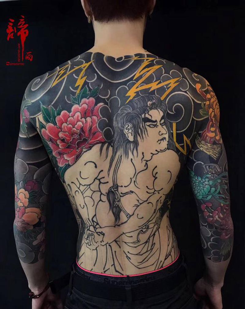 老传统纹身图片_背部老传统纹身图案